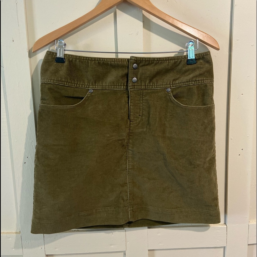 Athleta corduroy green skirt size 6